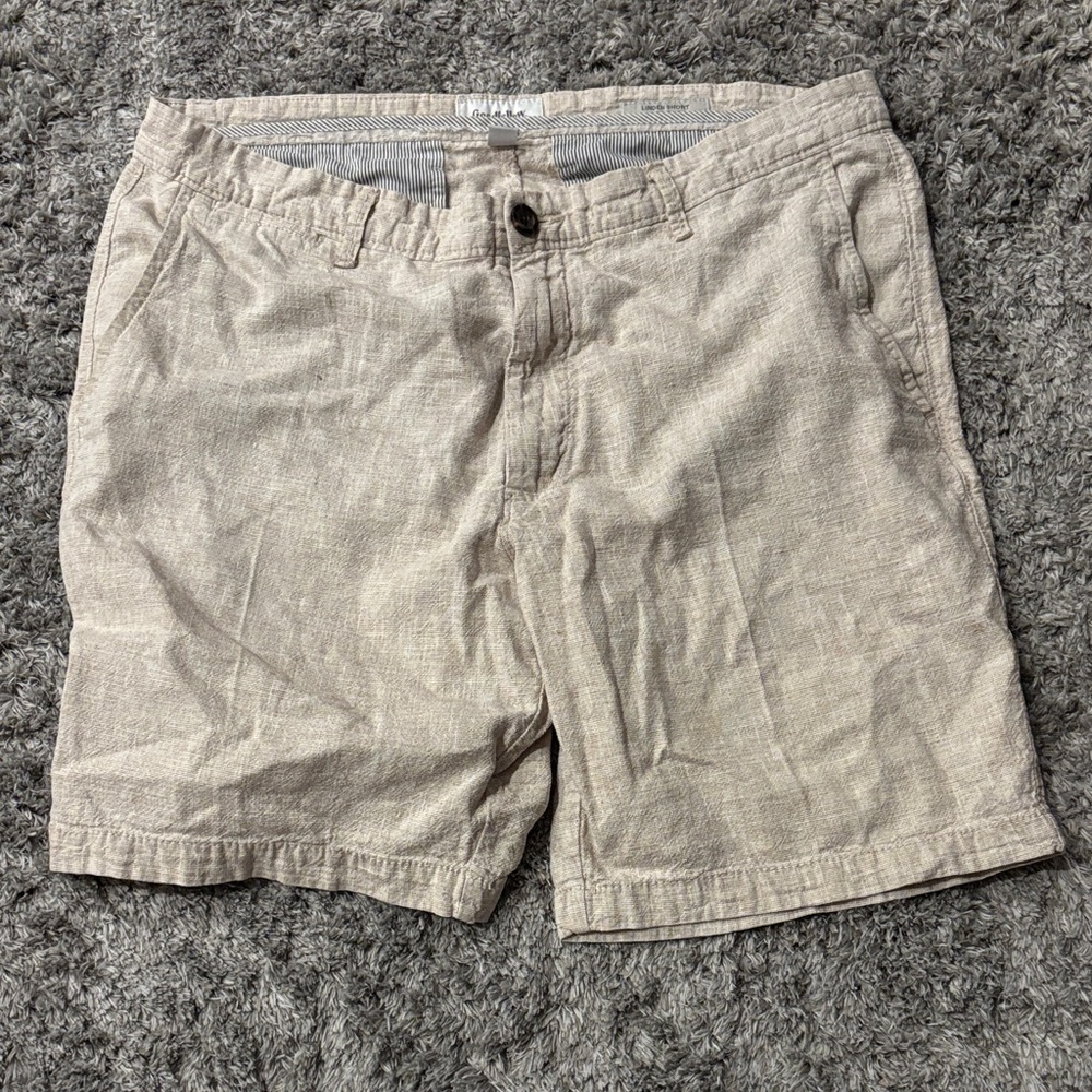 Men's Flat-Front Casual Shorts in Light Beige